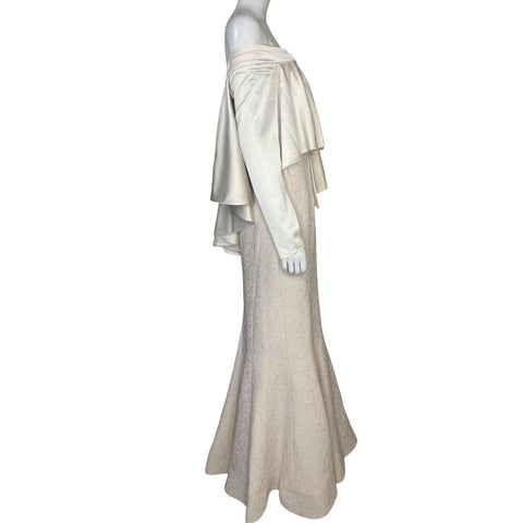 Vestido Gaby Charbach Hombros Descubiertos Vuelos Beige - Talla 42