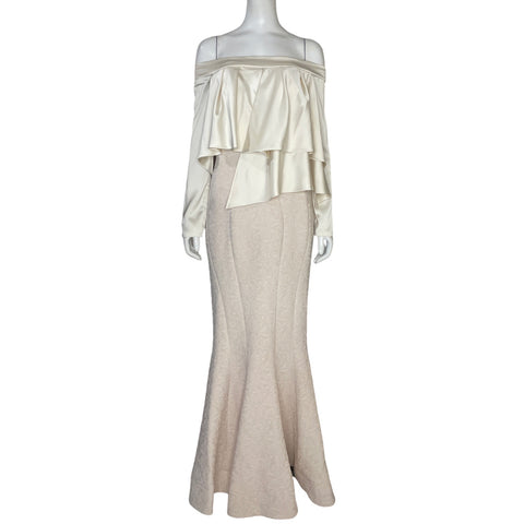 Vestido Gaby Charbach Hombros Descubiertos Vuelos Beige - Talla 42