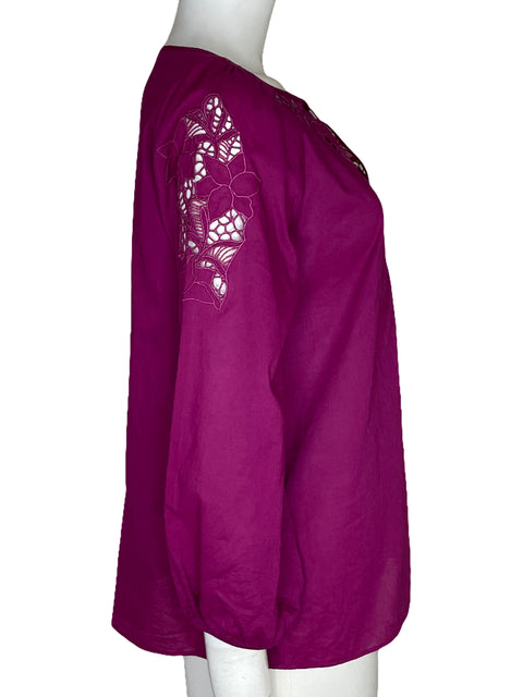 Blusa White House Black Market Encaje Morado-
Talla S