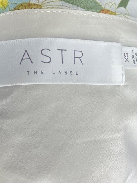 Vestido ASTR The Label One Shoulder Floral Blanco - Talla XS