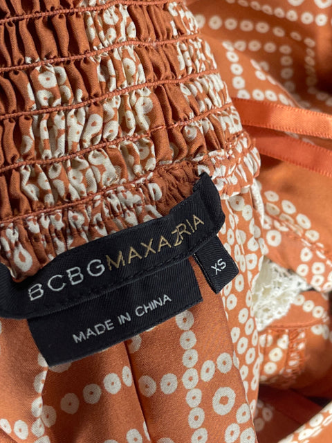 Blusa BCBG Tiras Puntos Marron - Talla XS
