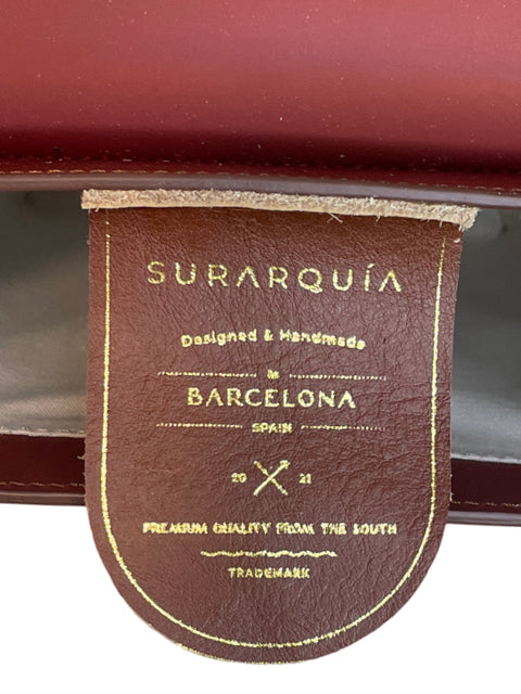 Cartera Surarquía Barcelona The Brick Rojo Vino-
Talla S