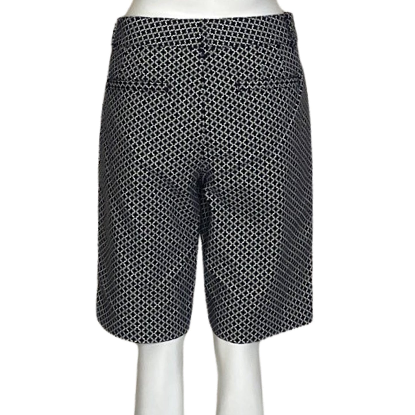 Short WhiteHouse/BlackMarket Estampado
Negro-Talla 8