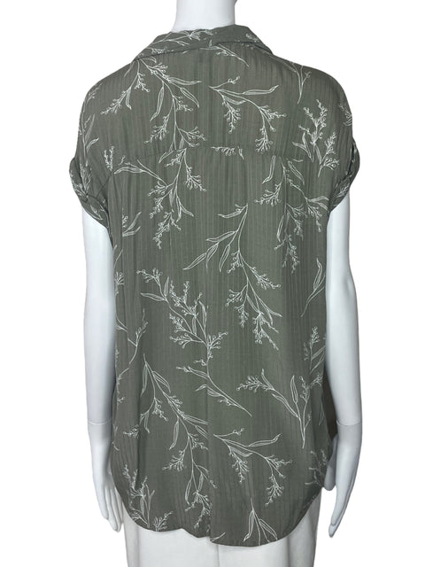 Blusa RW & Co. Cuello V Hojas Verde-Talla M