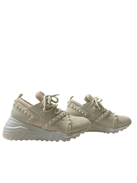Calzado Steve Madden Tachas Beige - Talla 37.5
