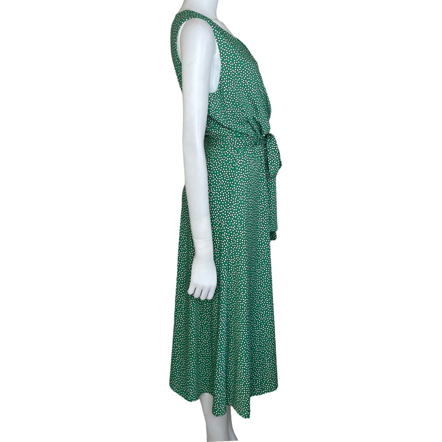 Vestido Tiana B. Puntos Sin Mangas Acampanado
Verde-Talla 10
