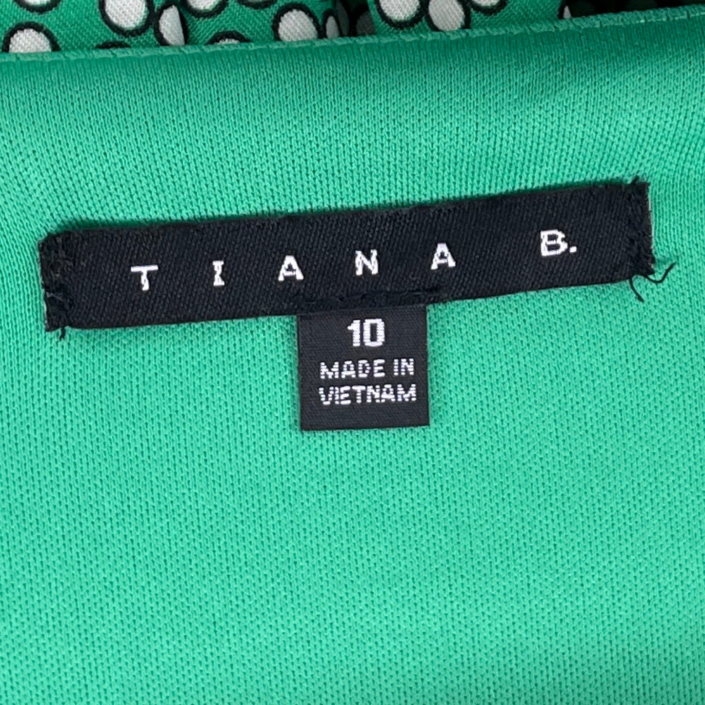 Vestido Tiana B. Puntos Sin Mangas Acampanado
Verde-Talla 10