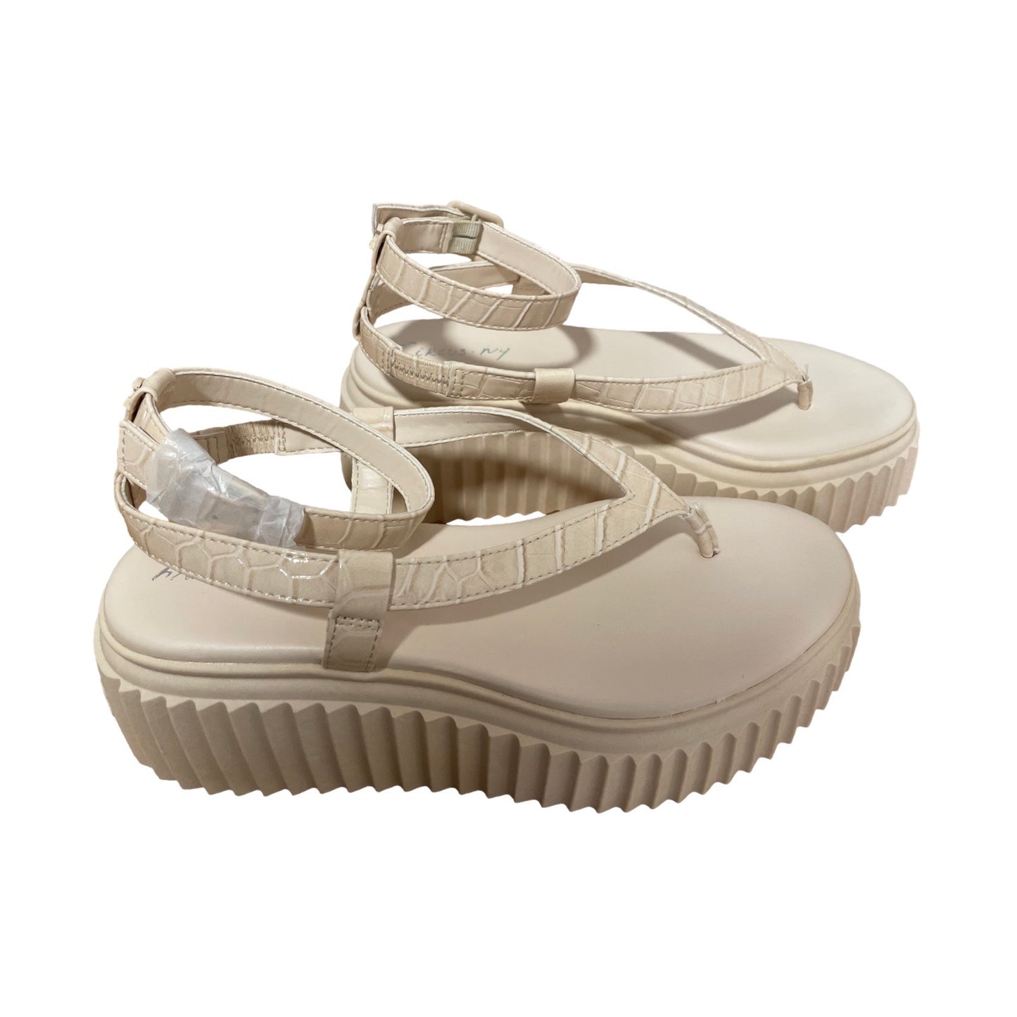 Calzado Circus Plataforma Correa Tobillo
Beige-Talla 8