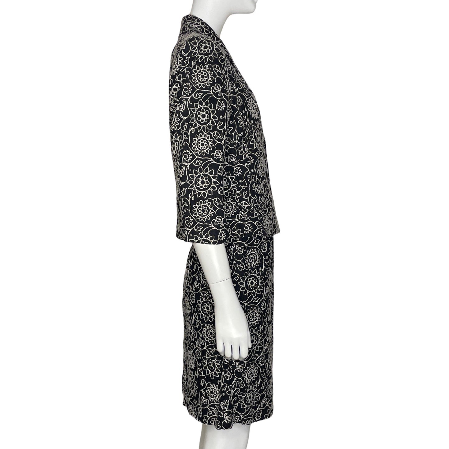 Set Work To Weekend Blazer y Falda Floral Negro - Talla 4