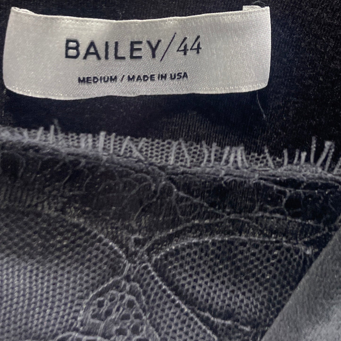 Blusa Bailey/44 Cuello V Encaje Negro-Talla L