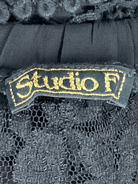 Blusa Studio F Encaje Off Shoulder Negro-Talla S