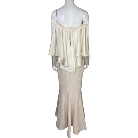 Vestido Gaby Charbach Hombros Descubiertos Vuelos Beige - Talla 42