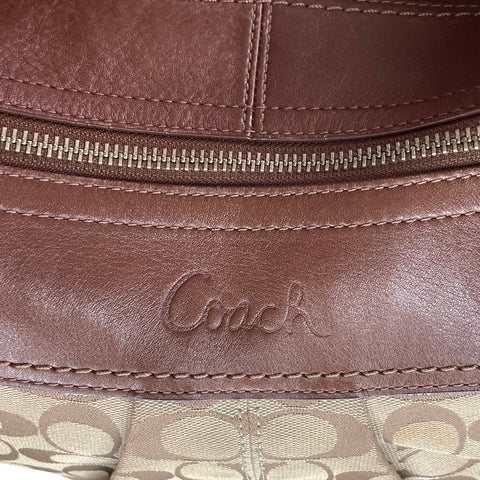 * Cartera Cooach Signature Pleated Hobo Marròn