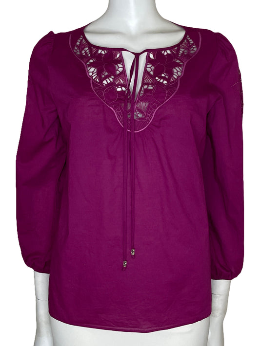 Blusa White House Black Market Encaje Morado-
Talla S