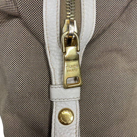 * Cartera Prada Jacquard Logo Shoulder Bag Beige-
Talla M