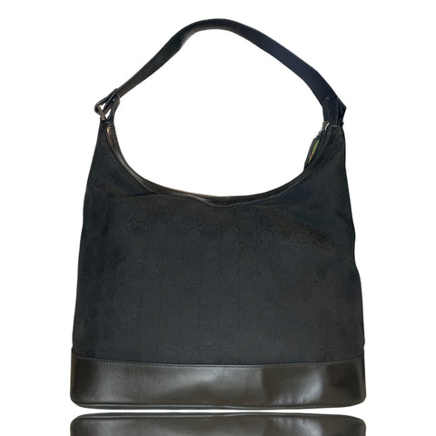 * Cartera Salvatore Ferragamo
Hobo Negro- Talla M