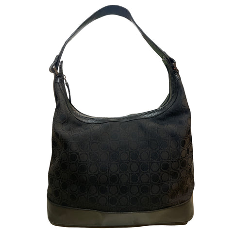 * Cartera Salvatore Ferragamo
Hobo Negro- Talla M