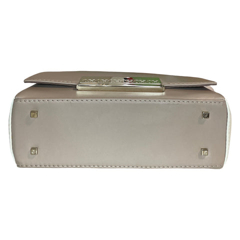 * Cartera Carolina Herrera Flap Shoulder Beige-Talla S