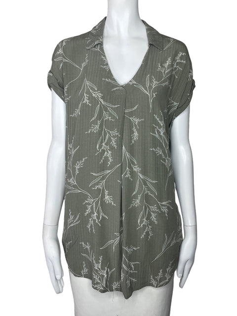 Blusa RW & Co. Cuello V Hojas Verde-Talla M