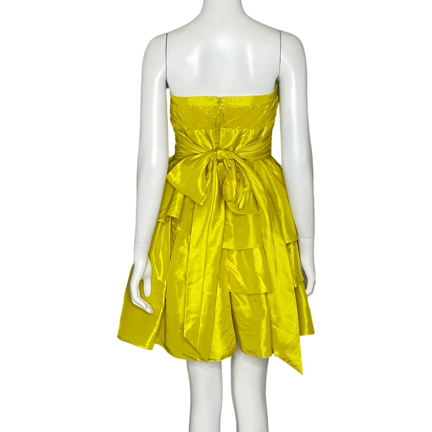 Vestido Jessica Simpson Vuelos Lentejelas Plizado 
Lazo Amarillo-Talla 5