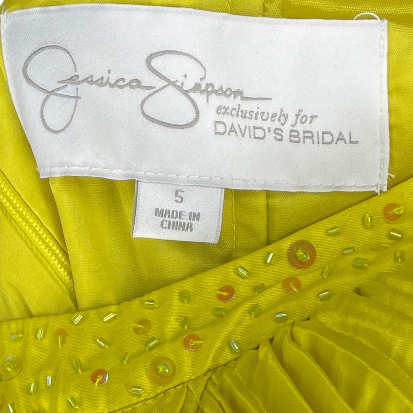 Vestido Jessica Simpson Vuelos Lentejelas Plizado 
Lazo Amarillo-Talla 5