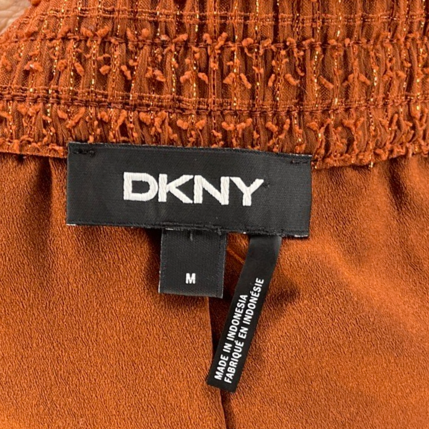Vestido DKNY Elastico Cuello Recto Metalizado  
Marrón -Talla M