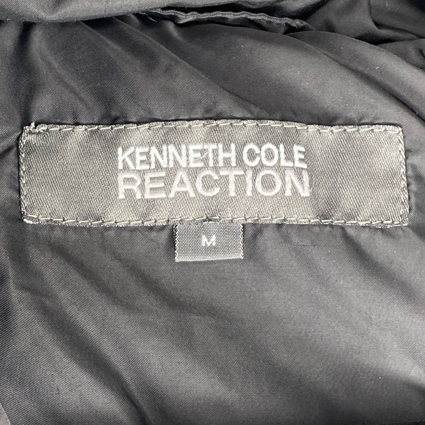 Chaqueta Kenneth Cole Reaction Acolchada Bolsillos
 Negro-Talla M