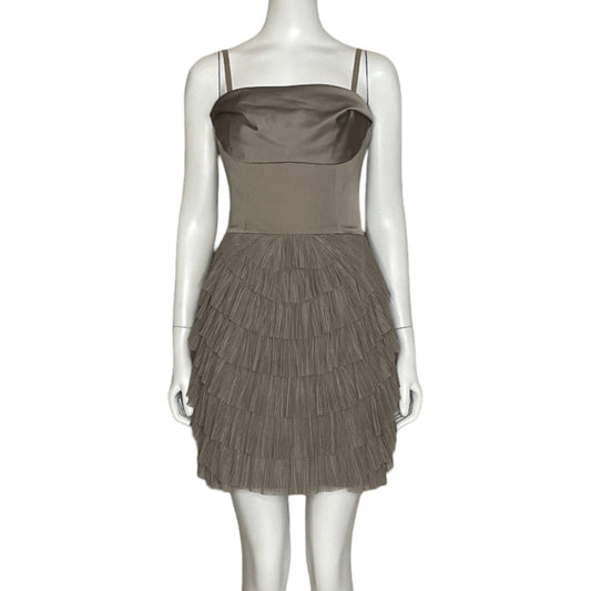 Vestido BCBG Vuelos Satinado Avellana- Talla 2