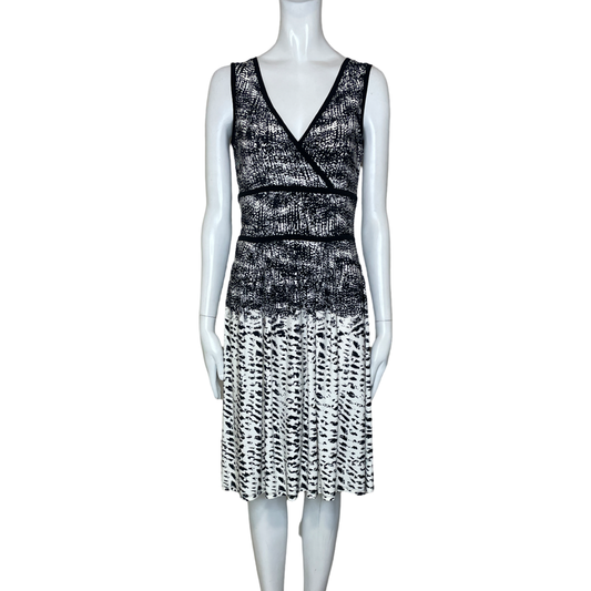 Vestido BCBGMAXAZRIA Estampado Sin Mangas Blanco y Negro - Talla XS