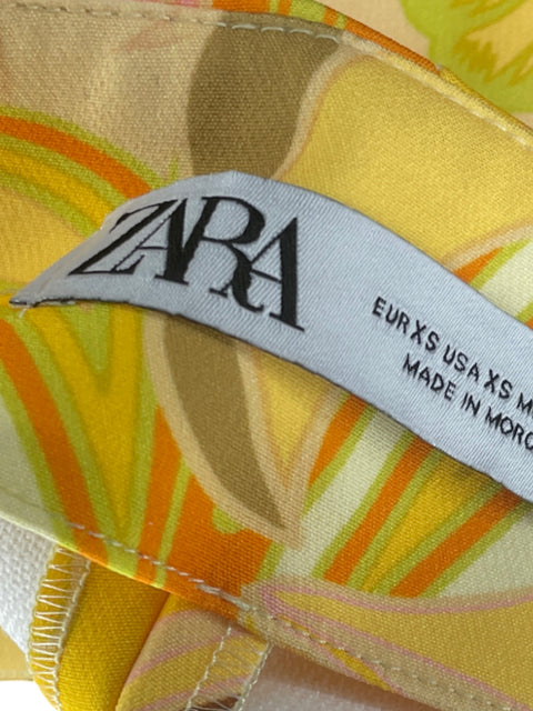 Shorts Zara Estampado Floral Amarillo-Talla XS