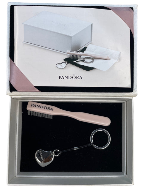 Llavero Pandora + Cepillo Limpieza