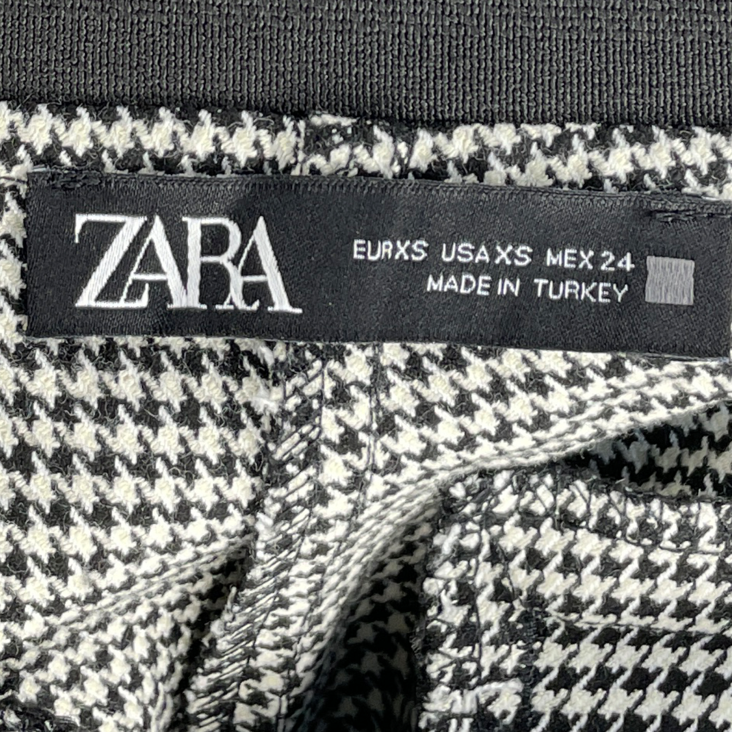Pantalón Zara Jogger Waist Estampado Rombo 
Negro y Blanco-Talla XS