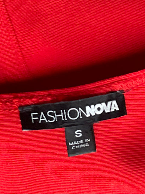 Vestido FashionNova Escote Pronunciado Rojo-Talla S