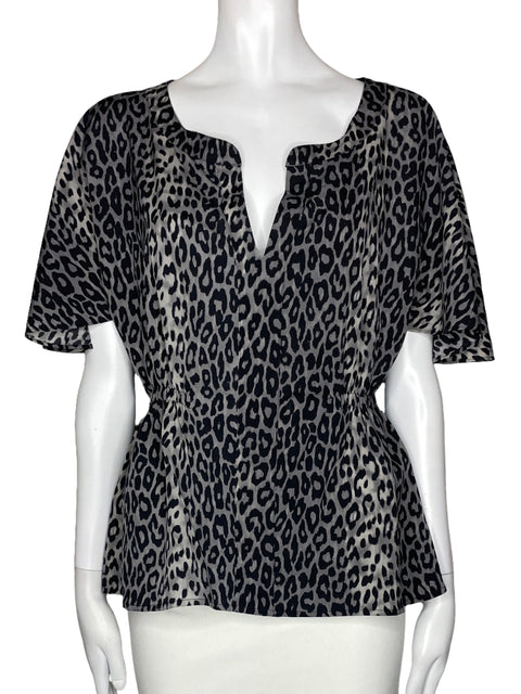 Blusa BCBG Animal Print Cuello V Gris-Talla M