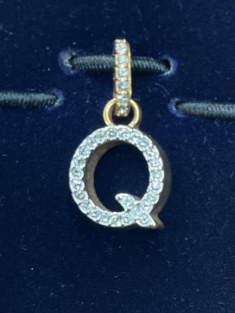 Charm Swarovski Letra Q Dorado-Talla U
