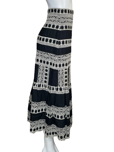 Falda Zara Bordada Midi Negro-Talla M
