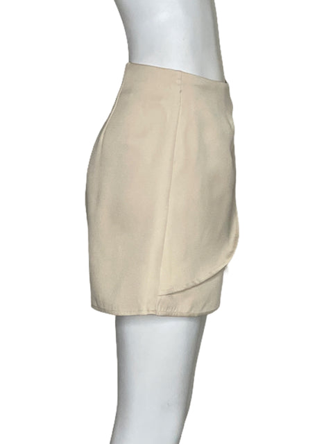 Short Asimétrico Botones Beige - Talla S