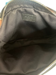 * Bolso Cangurera Louis Vuitton Monograma Eclipse Negro