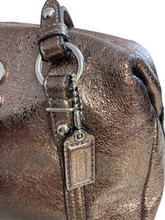 * Cartera Coach Julia Gunmetal/Silver Metallic Mini Satchel