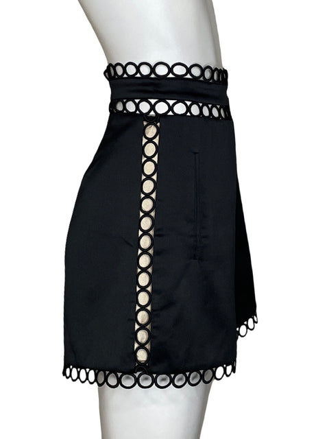 Short Gracia Bordado Circular Satinado Negro - Talla M