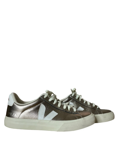 Zapato Veja Modelo Campo Metalizado Dorado - Talla 39
