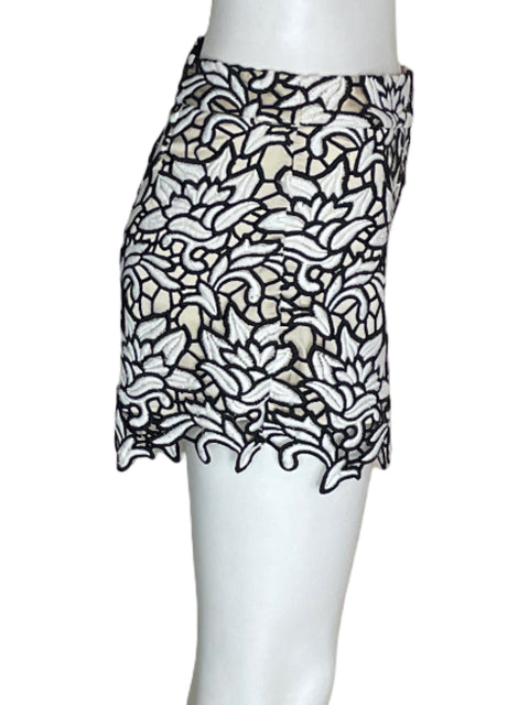 Short Alice + Olivia Tejido Troquelado Short Negro - Talla 6
