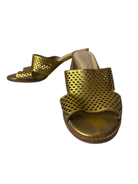 Zapato Luiza Barcelos Tacón cuadrado Troquelado Dorado - Talla 39