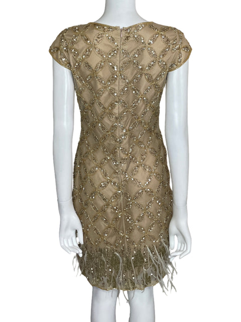 Vestido Kay Unger Apliques Feathers Dorado - Talla 6