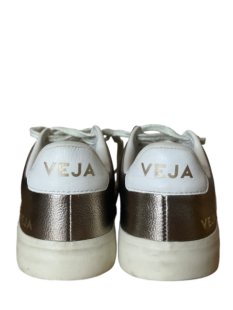 Zapato Veja Modelo Campo Metalizado Dorado - Talla 39