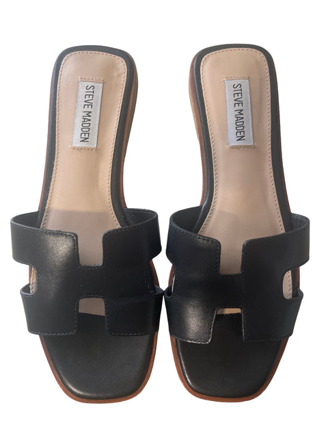 Sandalia Steve Madden Punta abierta Tacón bajo Liso Negro - Talla 7