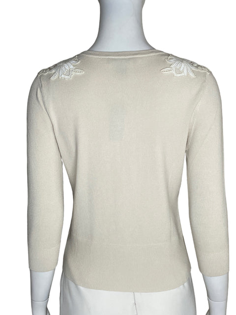 Suéter White House Black Market Apliques florales Beige - Talla XS