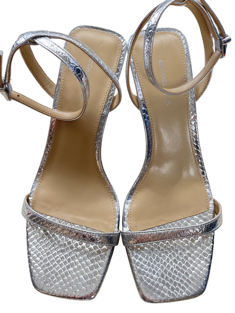 Tacón Michael Kors Tacón alto Plateado - Talla 7.5