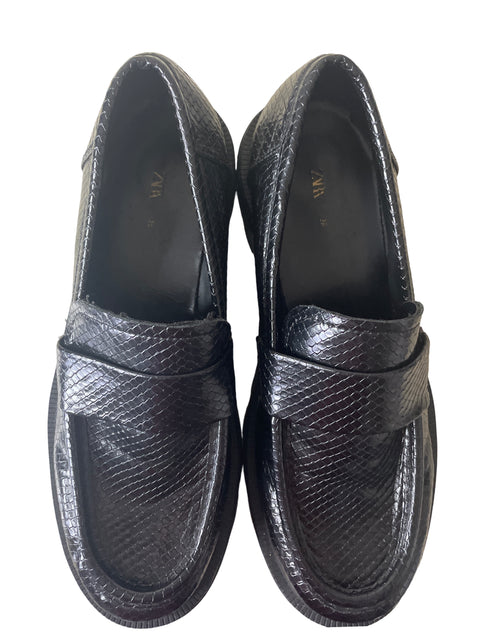 Zapato Zara Punta cerrada Negro - Talla 38