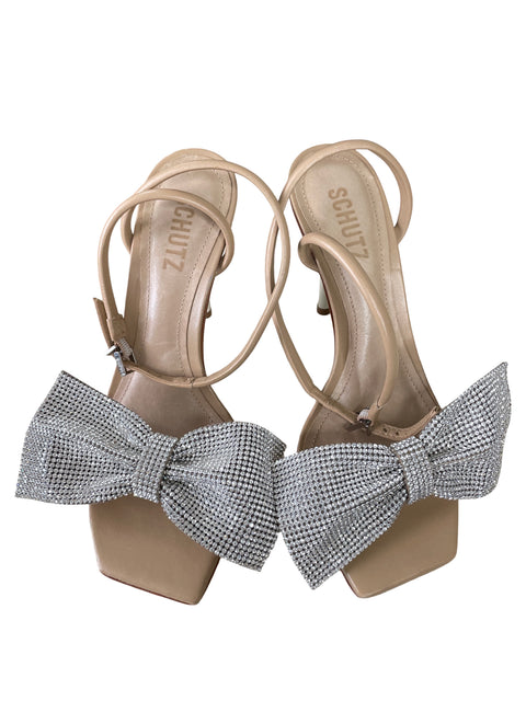Tacón Schutz Lazo Brillo Beige - Talla 6.5